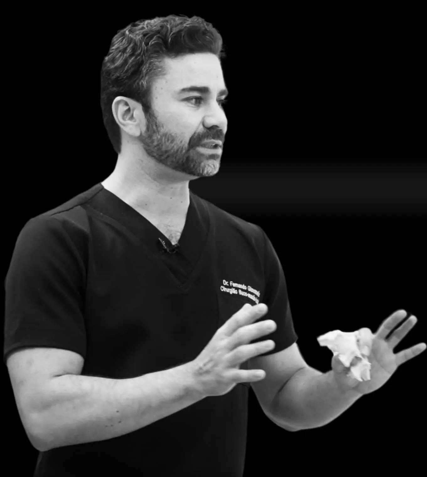 Dr. Fernando Giovanella ensinando, com o protótipo na mão